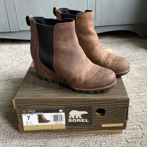 Sorel LEA wedge boot size 7
